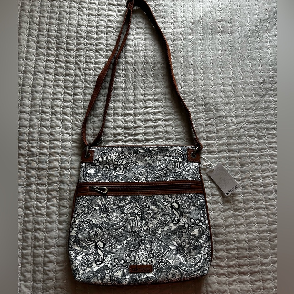 Sak roots Navy and White pattern purse